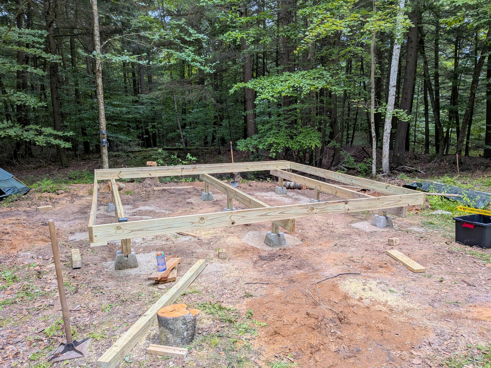Perimeter beams framed on the concrete piers